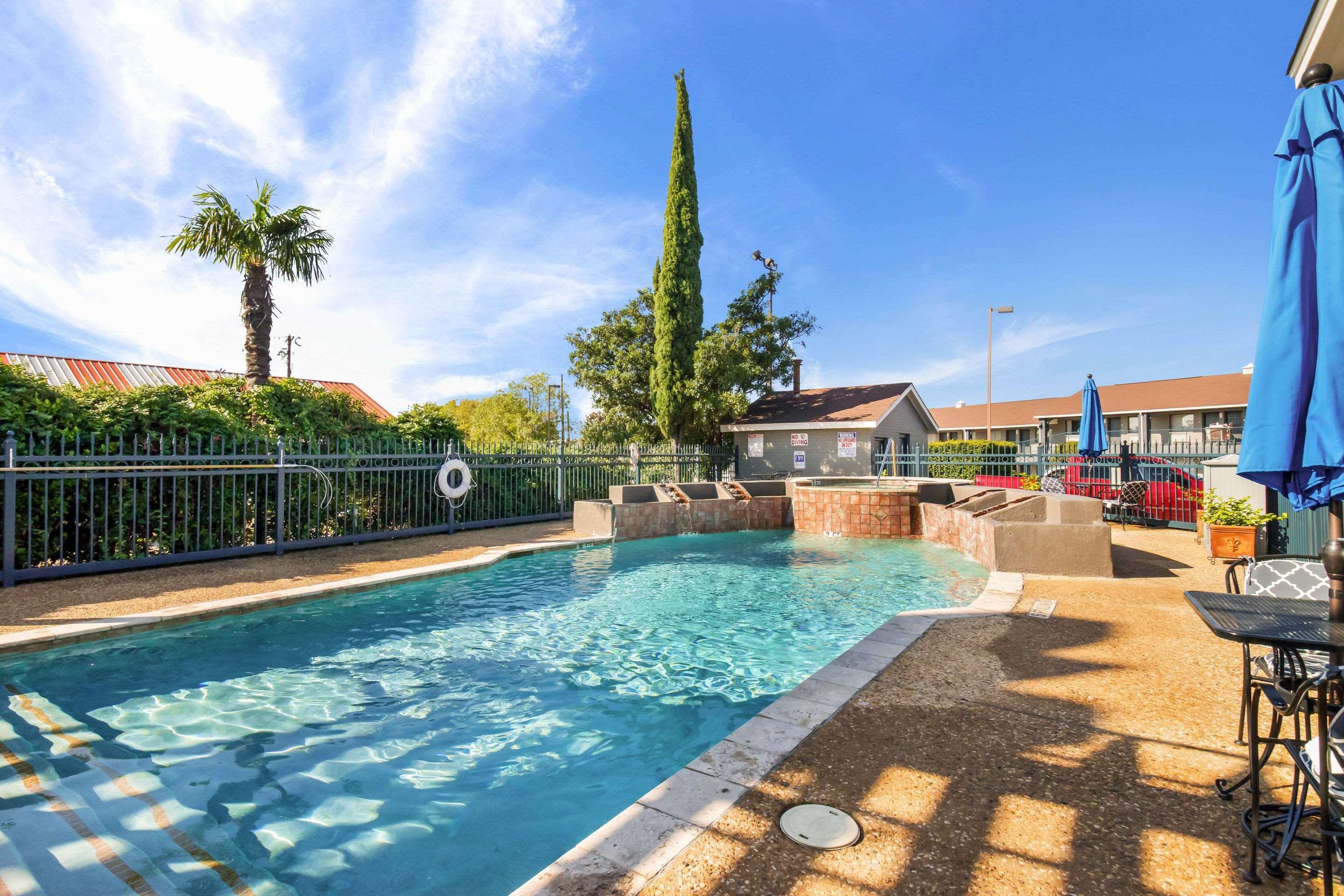 Quality Inn Near Lake Marble Falls Bagian luar foto