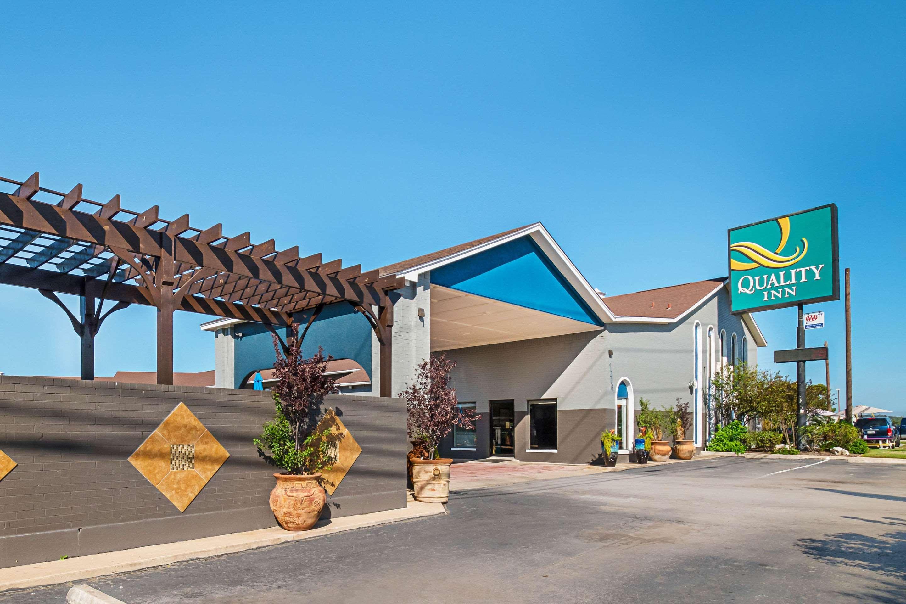 Quality Inn Near Lake Marble Falls Bagian luar foto