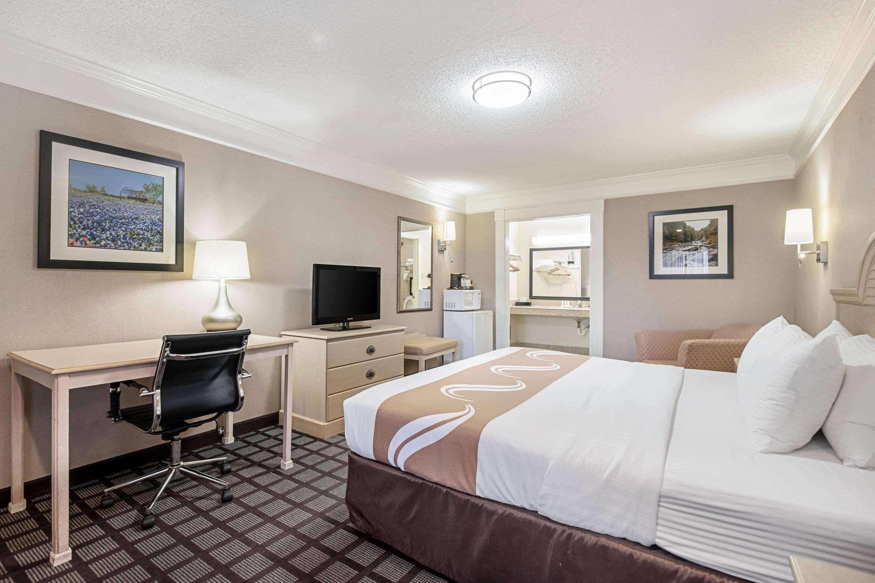 Quality Inn Near Lake Marble Falls Bagian luar foto