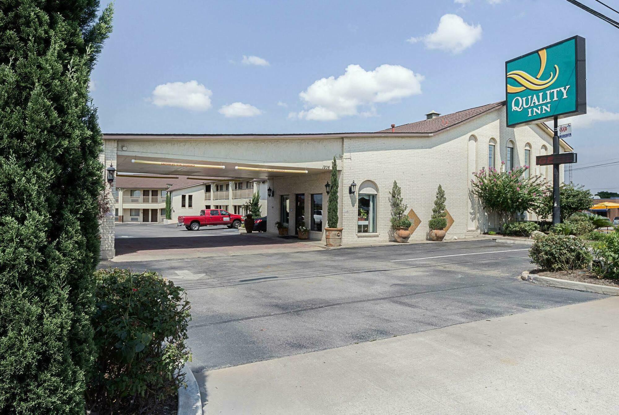 Quality Inn Near Lake Marble Falls Bagian luar foto