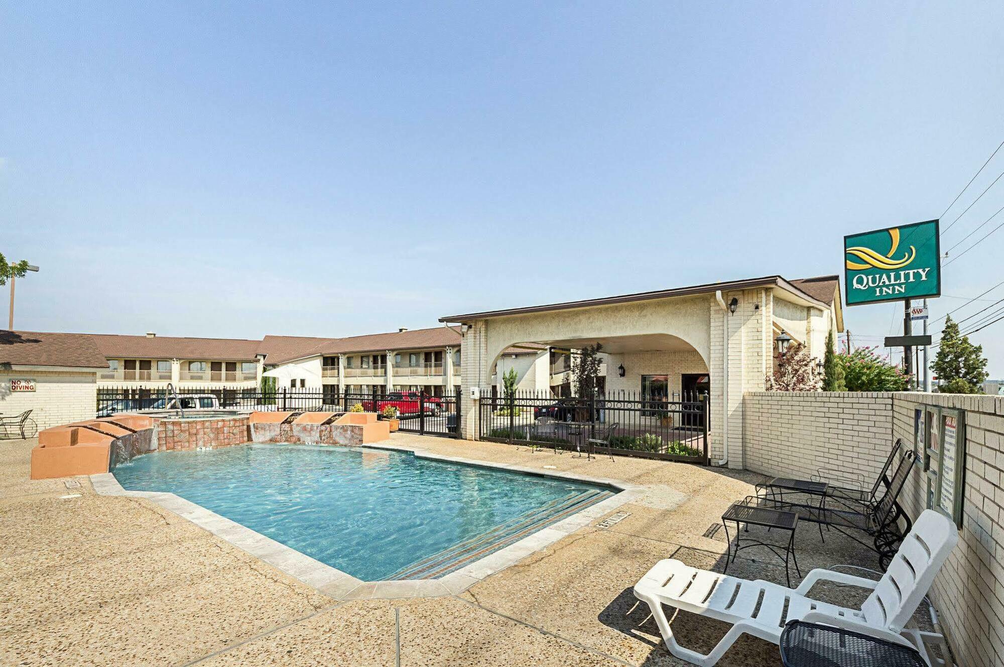 Quality Inn Near Lake Marble Falls Bagian luar foto